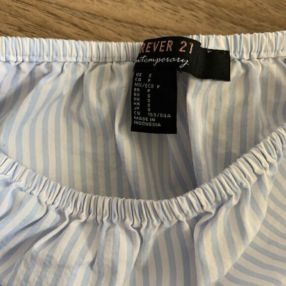 Forever 21 Off The Shoulder Woven crop Top - Picture 2 of 2